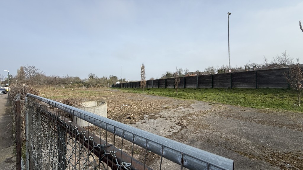 Lot: 24 - OPEN YARD AND LAND OFF KING EDWARD ROAD WITH POTENTIAL - External image of site over fence looking north